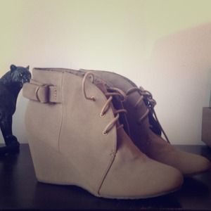 *Reduced*Coconuts Suede Wedge