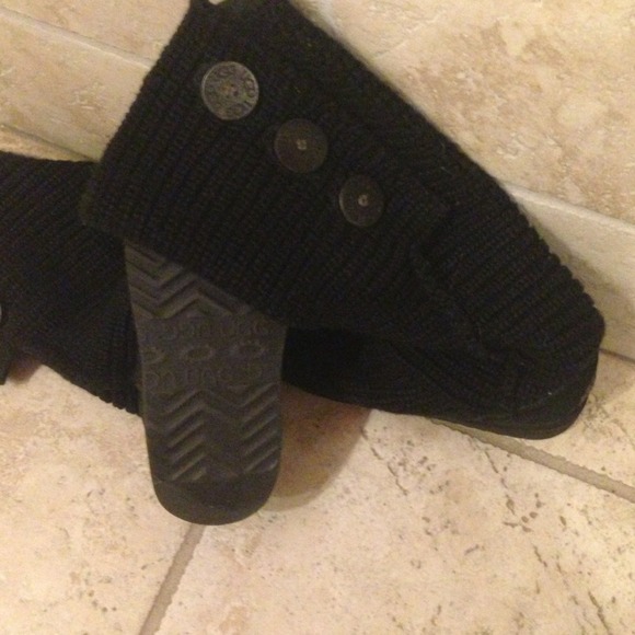 Traded in bundle with slippers to arriellalloyd!