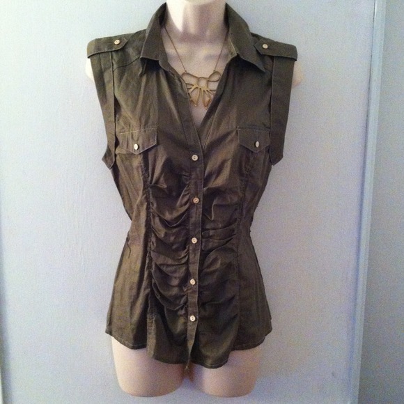 Sleeveless Button-up Top