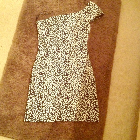 🎉💌SOLD💌🎉Forever 21- one shoulder dress
