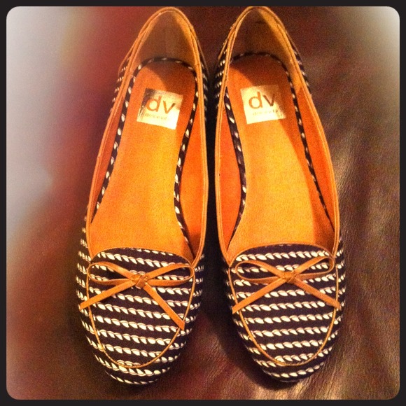 ❌SOLD❌Never worn DV by Dolce Vita flats