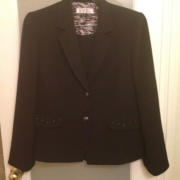 Black Tahari skirt suit, size 18