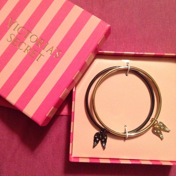 💢SOLD💢Victoria Secret Wing Bangle Bracelet