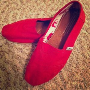 👣Red Toms👟