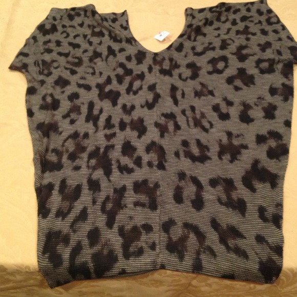 Sold in bundle! New! leopard knit blouse oversized