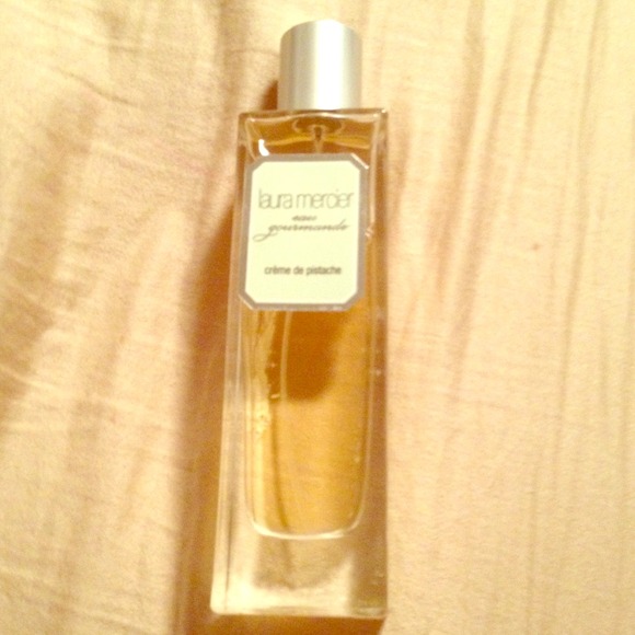 A Laura mercier perfume