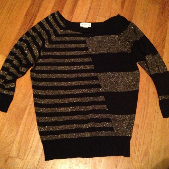❌❌SOLD❌❌ Gold Shimmer and Black Sweater