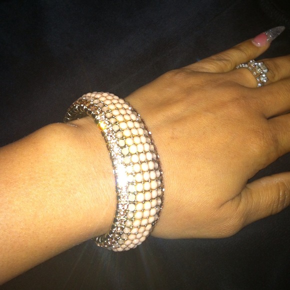 Beautiful pink and gold color braclet - Picture 2 of 3