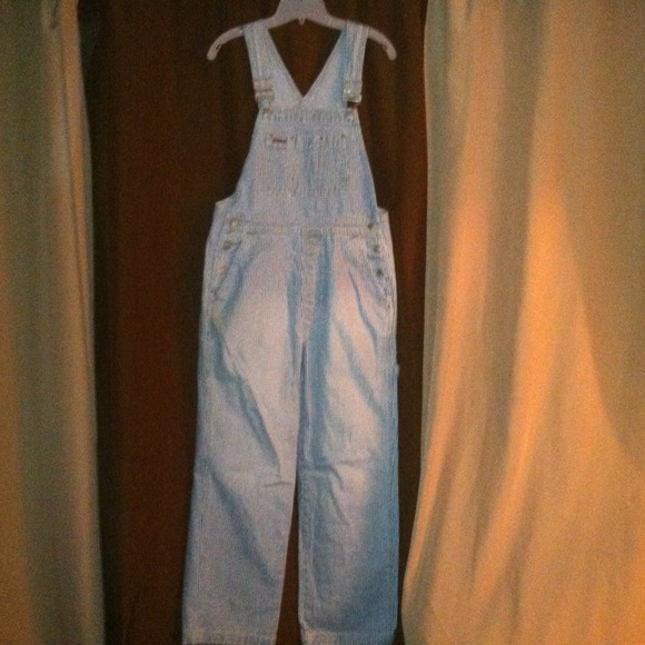 SOLD TO @katie0816 😊