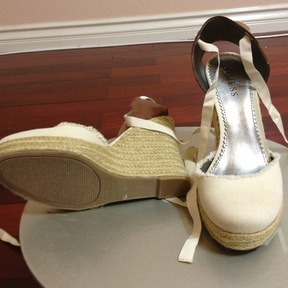 SOLD!!!! Guess platform - Picture 2 of 4