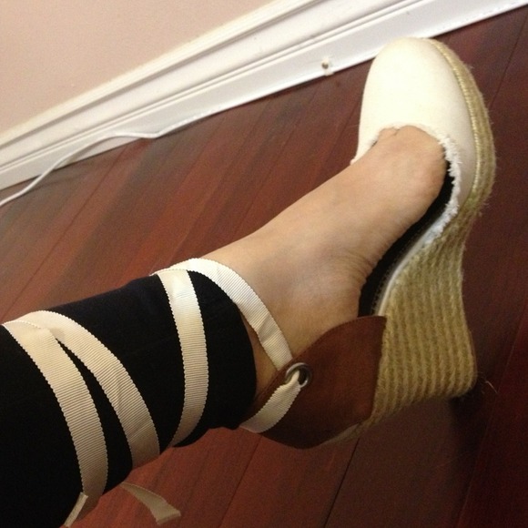 SOLD!!!! Guess platform - Picture 4 of 4