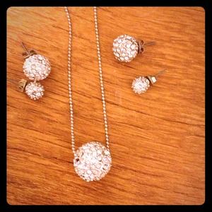 REDUCED! 😊😊Necklace with matching earrings