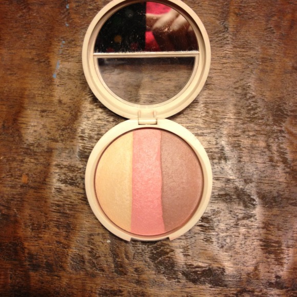 SOLD! Laura Geller Baked Cheek Dreams