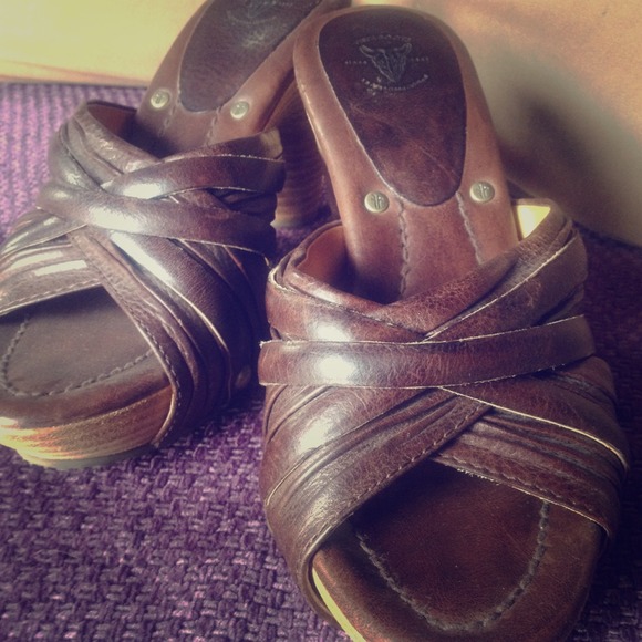 ❤Reserved for amberlyons16❤Frye slip-on heels