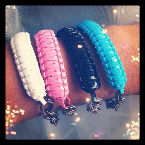 Hello Berry Bracelets set-of-4