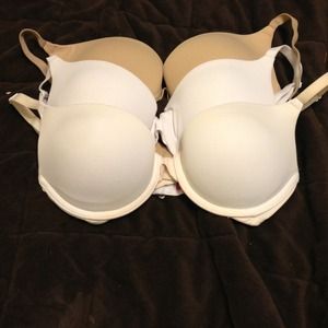 Victoria's Secret BRAS! $8 EACH! Or all 3 for $20