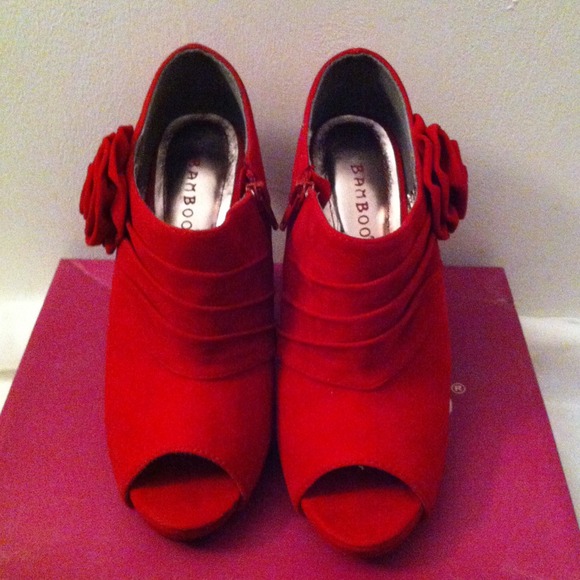 Red Rose Heels - Picture 2 of 4