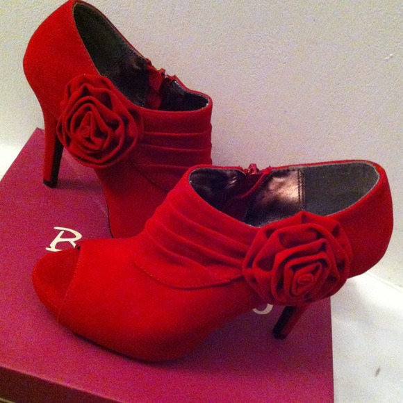 Red Rose Heels - Picture 3 of 4