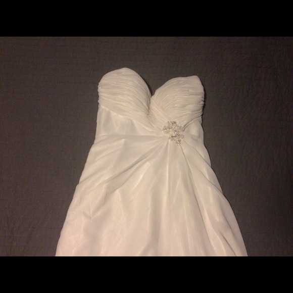 Original, un-hemmed, boutique wedding dress
