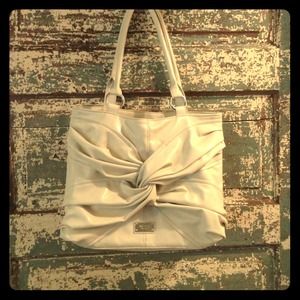 Nine West cream purse. Never been used!!!