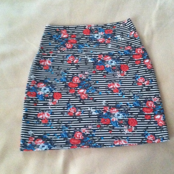 Dresses & Skirts - Knit skirt
