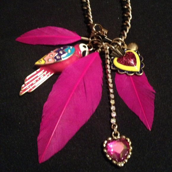 Betsey Johnson parrot necklace - Picture 2 of 2