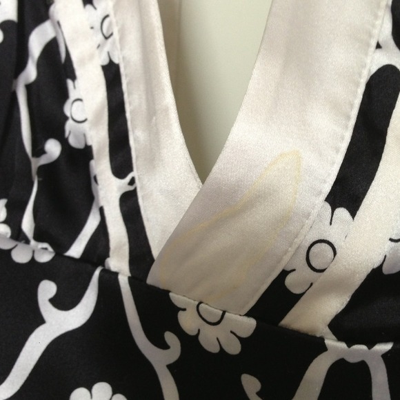 slightly damaged; barely noticeable; great deal! - Picture 4 of 4