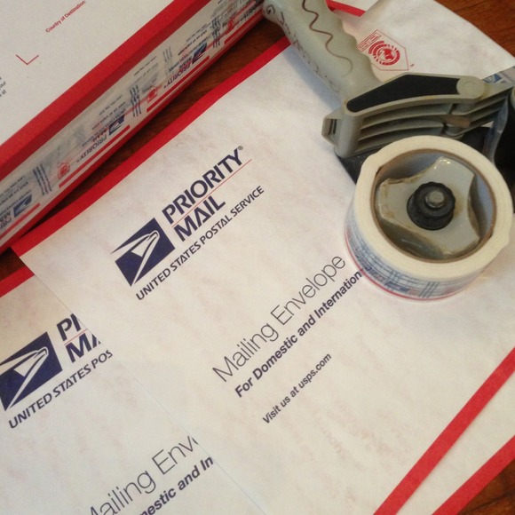 *PRIORITY MAIL* - Picture 2 of 2