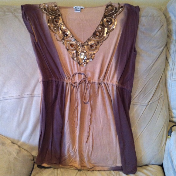 💰SOLD 💰Jeweled v neck tunic