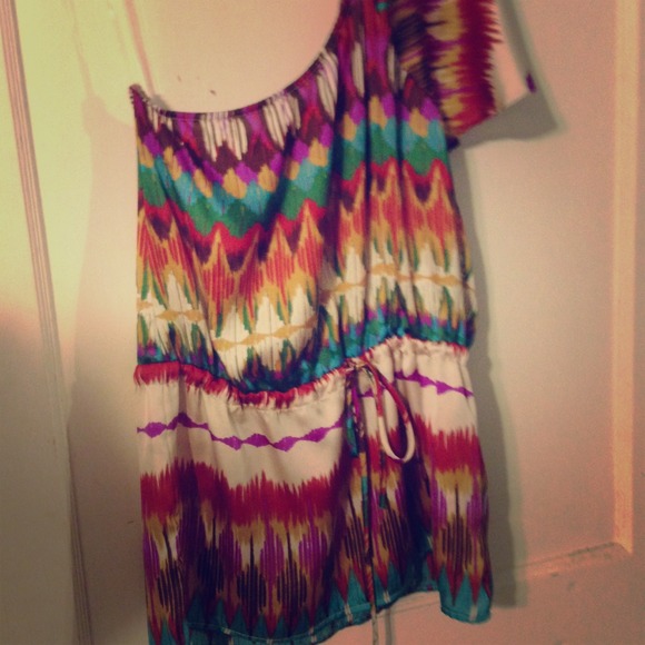 One shoulder top