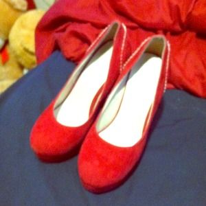 Red pumps