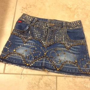 Denim studs skirt.