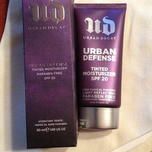 Urban Decay Accessories - Urban Decay tinted moisturizer and eyelashes Urban Decay Accessories - Urban Decay tinted moisturizer and eyelashes