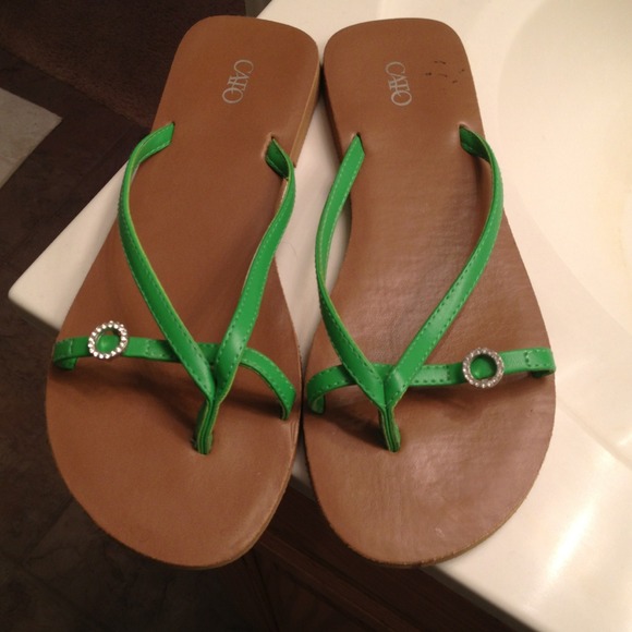 SOLD ***Cute flip flops