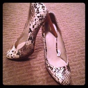 Snake skin heel