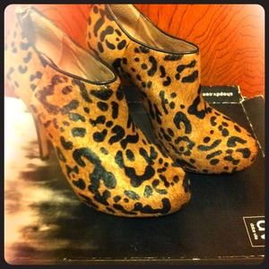 ✋RESERVED!✋@doniellepolk VC -Jerrell Bootie