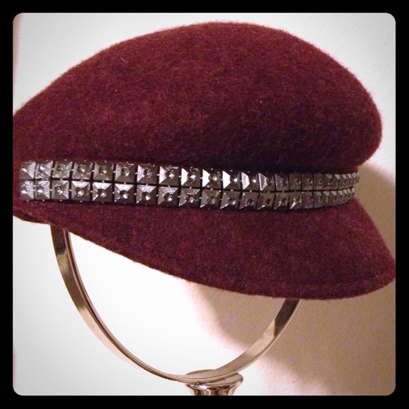 Accessories - 🎀 host pick 🎀 Burgundy with metal details.