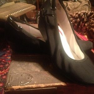 Anne Klein size 9 microfiber wedges