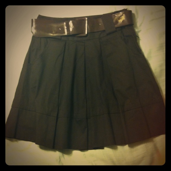 Brown skirt with pockets and brown belt
