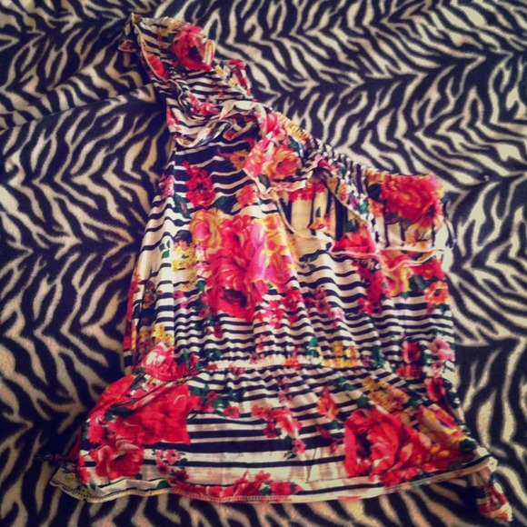Floral one shoulder top size M