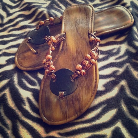 Sexy flip flops. Leopard print beads. Size 7