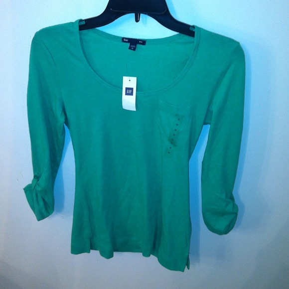 SOLD ✨NWT GAP 3/4 sleeve ✨ - Picture 2 of 3