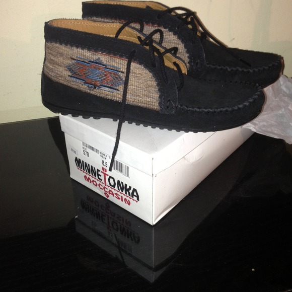 Minnetonka moccasin boots