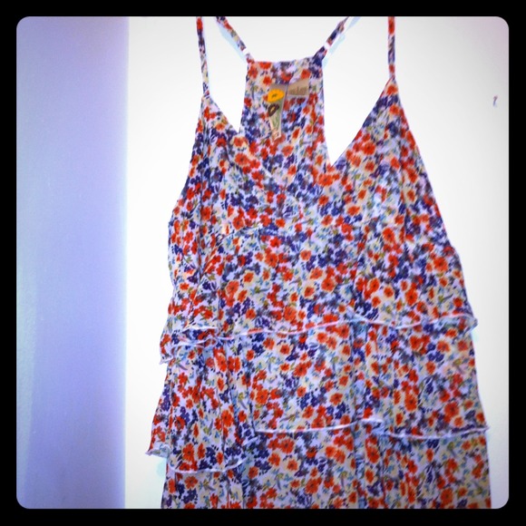 Sold in bundle!Pretty top- purple, orange ruffled