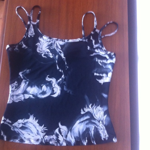 Black print crop tank