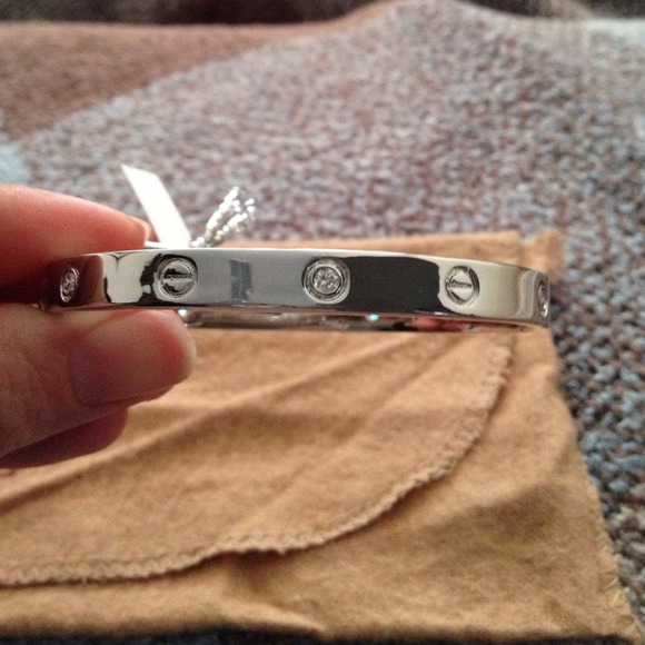 ⚠SOLD⚠Gorgeous Silver Toned Bracelet - brand new - Picture 2 of 3