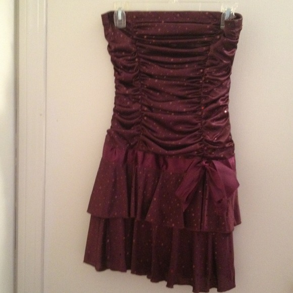 Dresses & Skirts - Plum homecoming dress