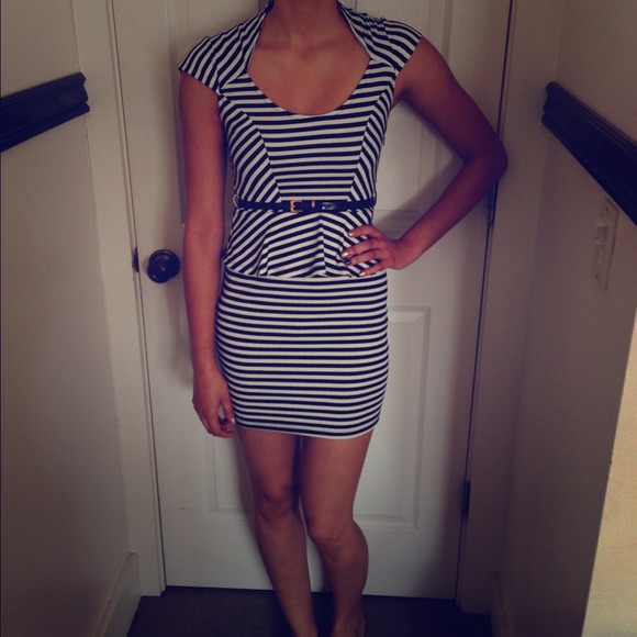 papaya Dresses & Skirts - ⬇REDUCED! Navy blue and white stripped dress