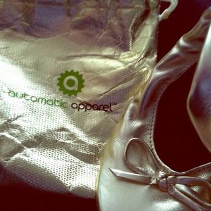 *BBB* Automatic Apparel gold roll-up travel flats