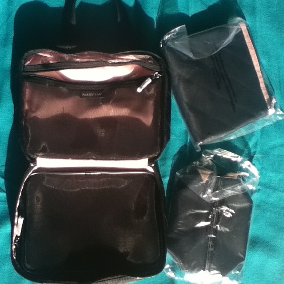 💢SOLD💢 🌺Darling Mary Kay make-up bags!🌺